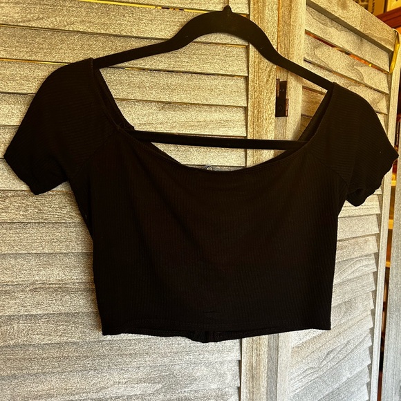 FASHION NOVA Black Cropped Short Sleeve Top Blouse Woman X-Small Juniors Petite - Picture 3 of 7